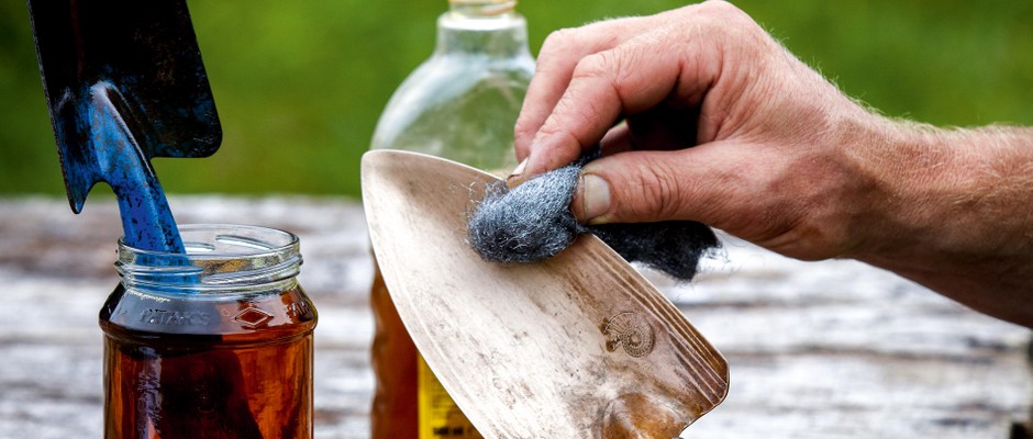 Clean your rusty tools with wire wool