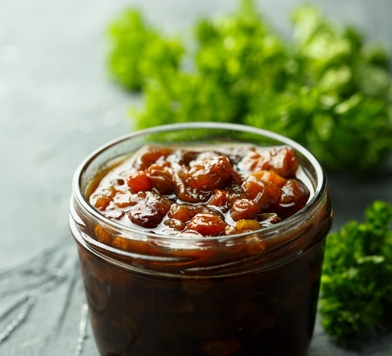 Recipe for apple and fruit chutney with spices