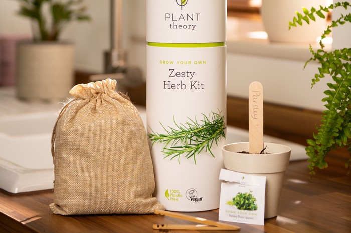 Gardening gifts: Indoor herb kit