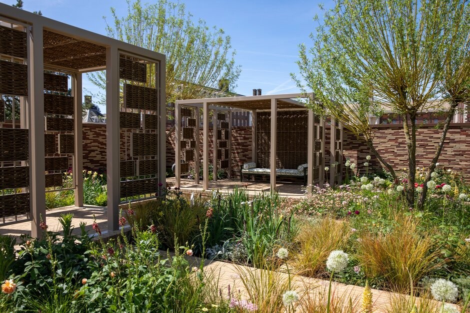 The Stitchers Garden designed by Frederic Whyte. Sponsored by Fine Cell Work at RHS Chelsea Flower Show 2022