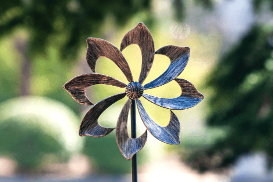 Dahlia wind spinner