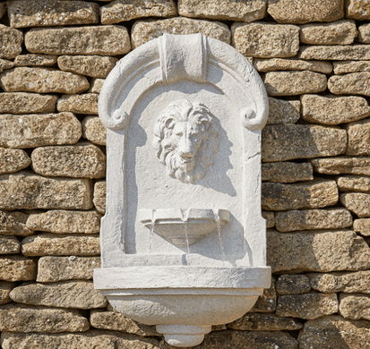 Lion wall mounted water feature